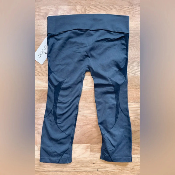 NWT Spiritual Gangster Cropped Gray Leggings - Picture 2 of 6